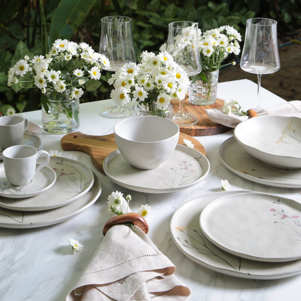 20 Pc. Dinnerware Set